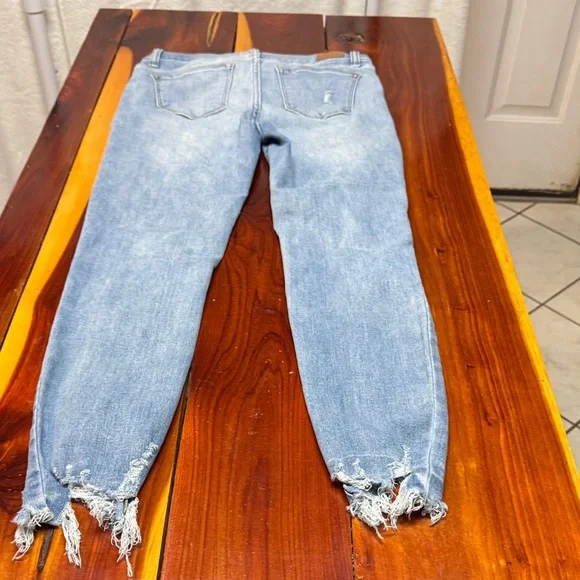 Judy Blue Light Blue Distressed Ankle Jeans PP69 - Picture 7 of 7